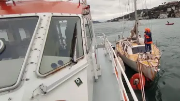 KEGM ekiplerinin tekneyi kontrol ettiği an