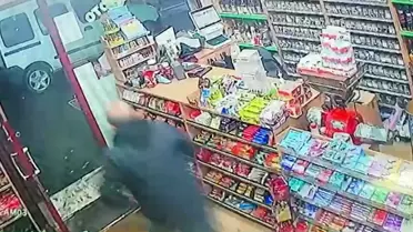 Çalıntı alkol ve yiyeceklerin bulunduğu büfe içi