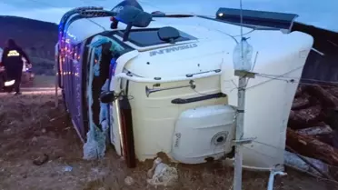 Kazada devrilen TIR’ın yakın çekim fotoğrafı