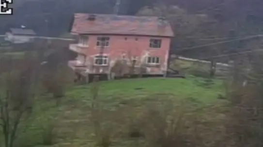 Kastamonu Cide'de çöküş sonrası enkaz