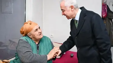 Vali Turan’ın hane ziyareti sırasında çekilen fotoğraf