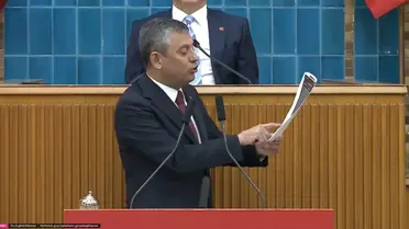 Parlamento kürsüsünde yazışmaları okuyan Özgür Özel