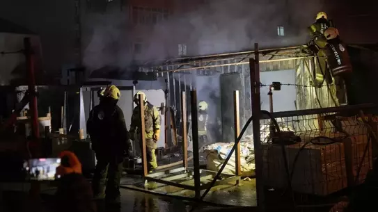 Yangın sonrası Üsküdar'daki metruk bina