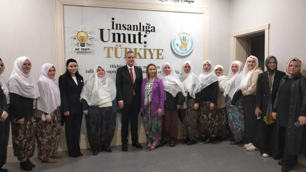 Başörtüsü Nedeniyle Hedef Alınan Zeynep Güneş Akgün'e Siyasi Destek