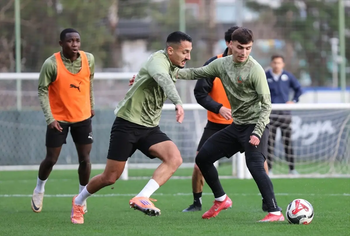 Alanyaspor, Konyaspor Karşılaşması İçin Cengiz Aydoğan Tesisleri'nde Hazırlıklarını Tamamladı