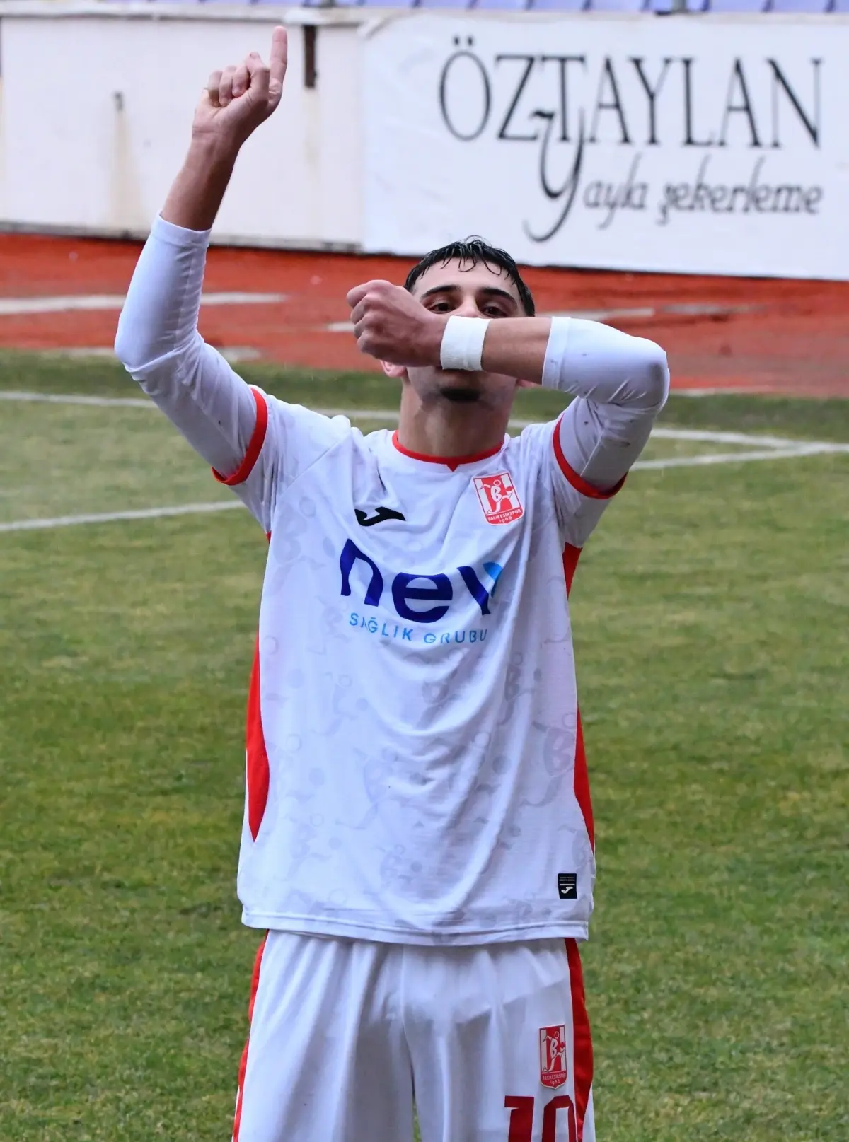 Balıkesirspor'un genç yıldızı Sedat Yiğit Kurnaz, ikinci yarıda dört gol attı