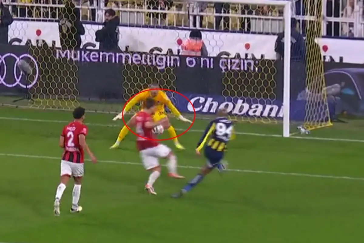 Eski Hakemler Fenerbahçe'nin Penaltı Kararını Eleştirdi: VAR Müdahalesi Yanlış mı?