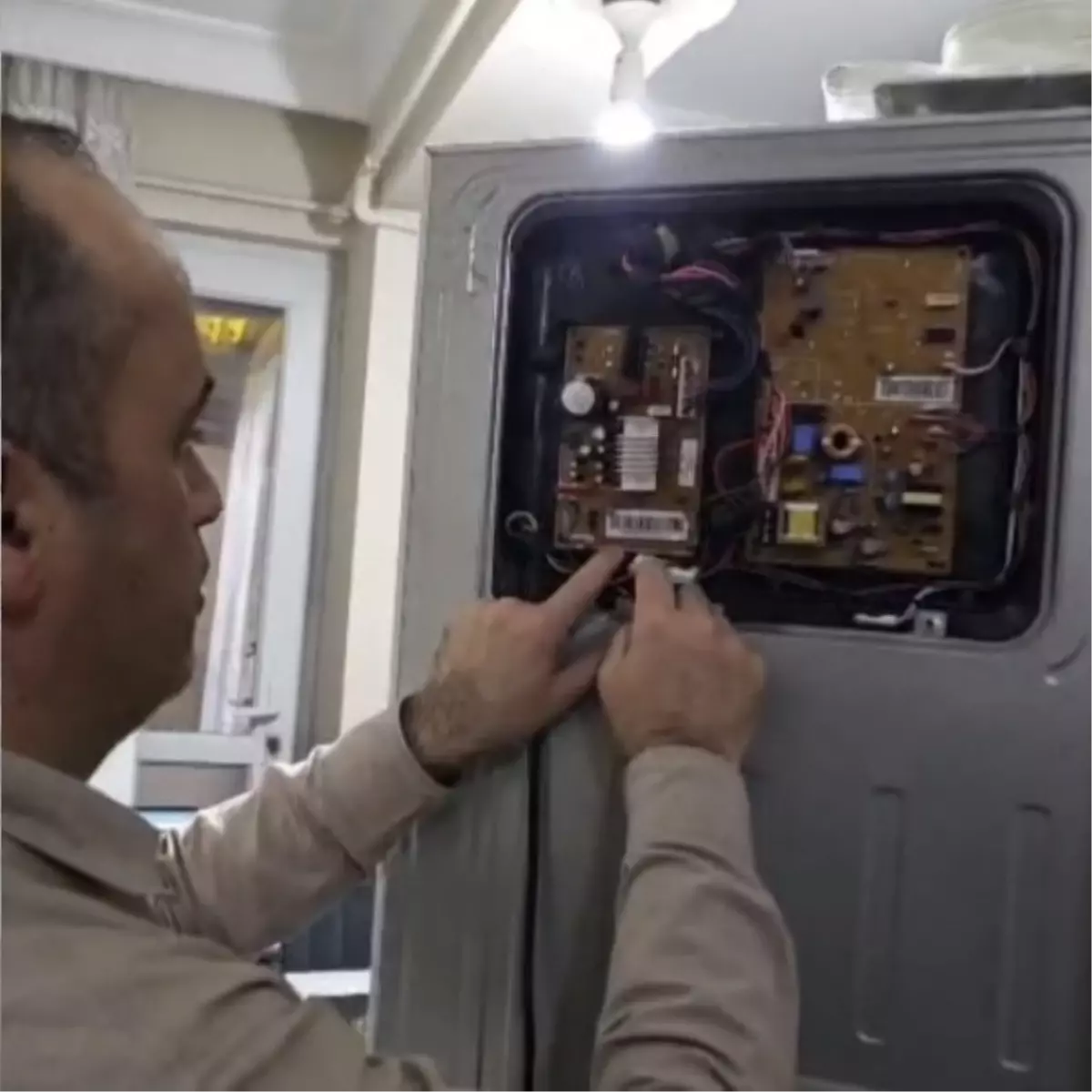 Sultangazi'de Buzdolabı Arızası Yapay Zeka ile Çözüldü, 12 Bin TL'lik Masraftan Bin Liraya Düşürüldü