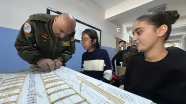 Öğrencilerin model uçak yapımı