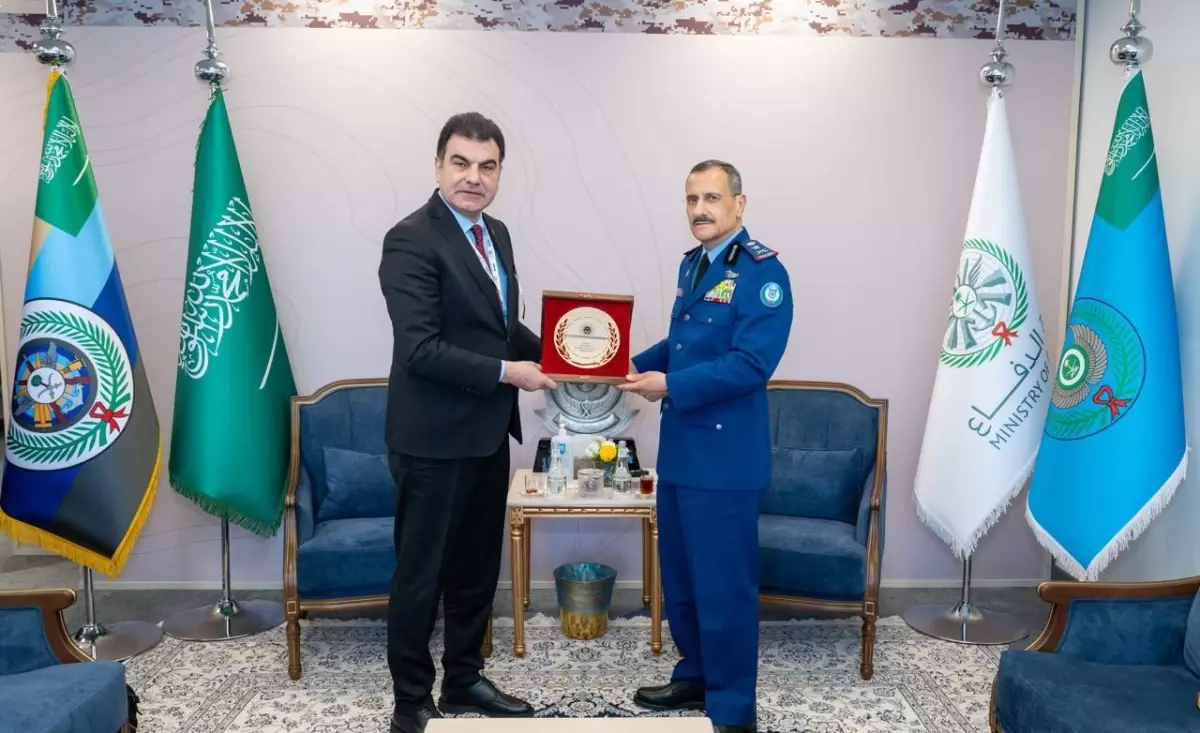 Türk Savunma Temsilcisi Musa Heybet Riyad’da 3. Dünya Savunma Fuarı’nda Buluştu