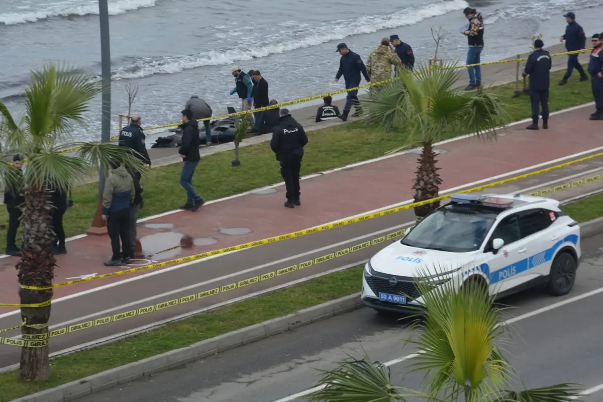 Ordu'nun Ünye Kıyısına Çıkan İran Menşeli Kamikaze İHA Parçası İncelendi