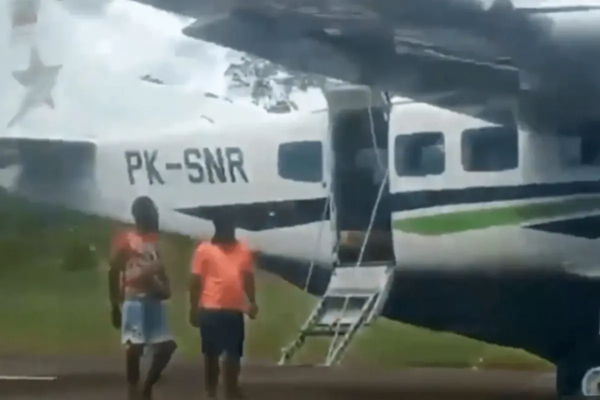 Endonezya’nın Güney Papua’sunda Yolcu Uçağına Silahlı Saldırı: Pilot ve Yardımcı Pilot Hayatını Kaybetti