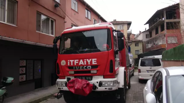 Araştırma yapan polis memurları