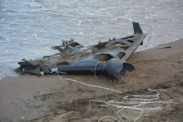 İHA parçalarının sahildeki konumu