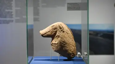 Göbeklitepe sergisindeki taş sütun replikası