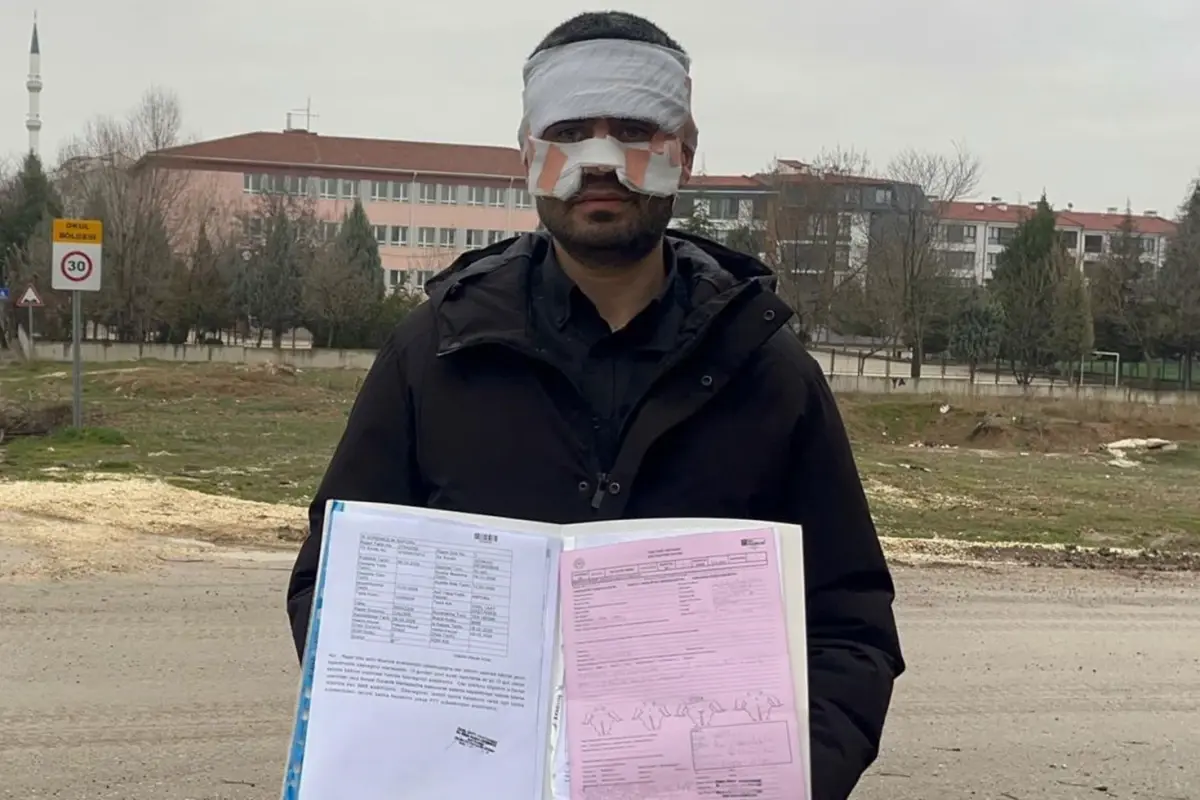 Okul Koridorunda Şok Olay: Rehber Öğretmen Fizik Öğretmenine Sıcak Çay Fırlattı