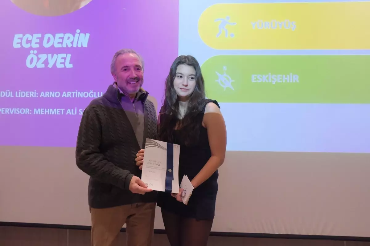 Uluslararası Gençlik Ödül Töreni'nde 250'den Fazla Genç Ödüllendirildi