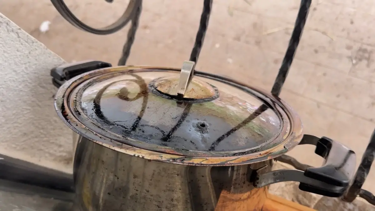 Avcılar’da Unutulan Yemek Nedeniyle Yangın: Üç Kişi Dumanla Mücadele Etti