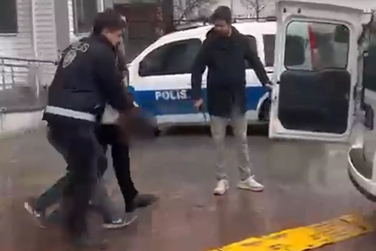 İğdır’da 16 Yaşındaki Kız Çocuğu Sokakta Bıçak Saldırısına Maruz Kaldı