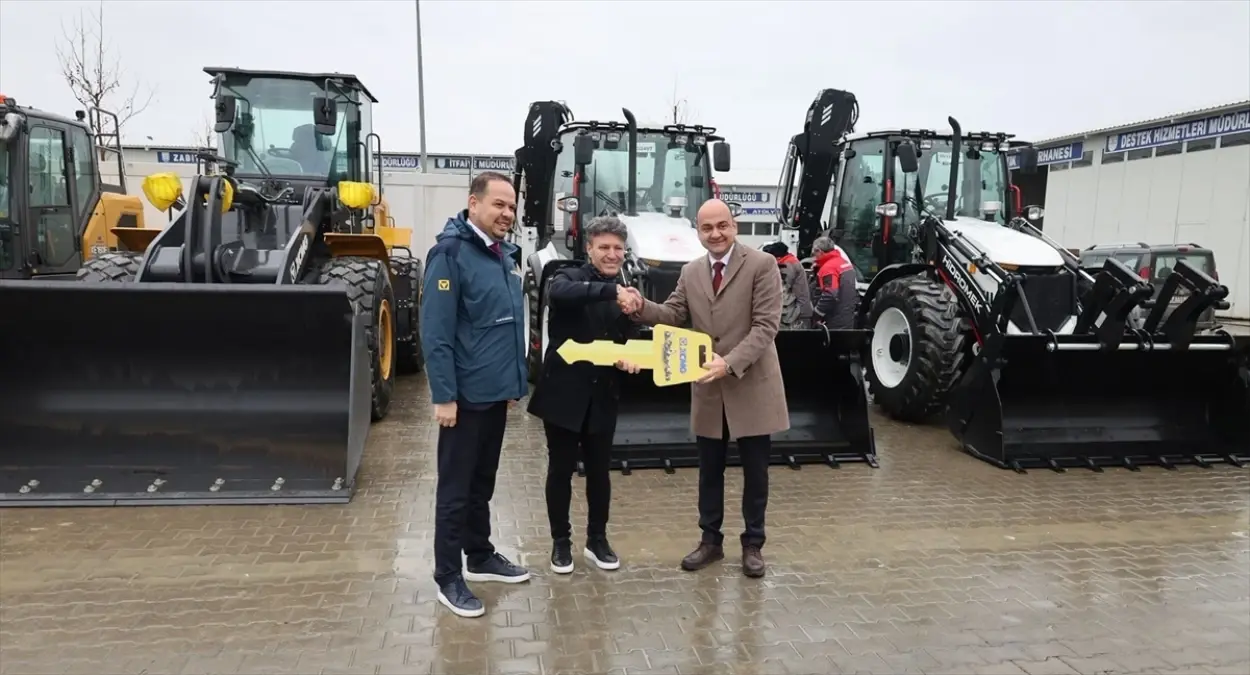 Gelibolu Belediyesi’nin Yeni İş Makinesi Filosu: 5 Araç Şehre Hizmet Verecek