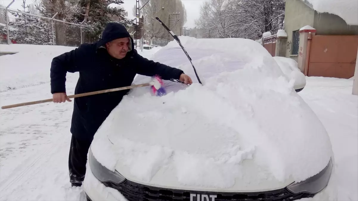 Doğu Anadolu’da Yoğun Kar Yağışı Ulaşımı Felç Etti