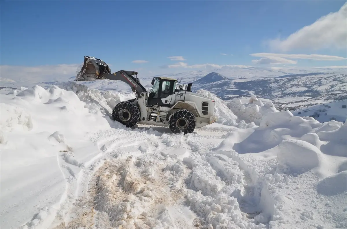 Muş’ta Karla Mücadele Ekipleri 24 Saat Kesintisiz Çalışıyor