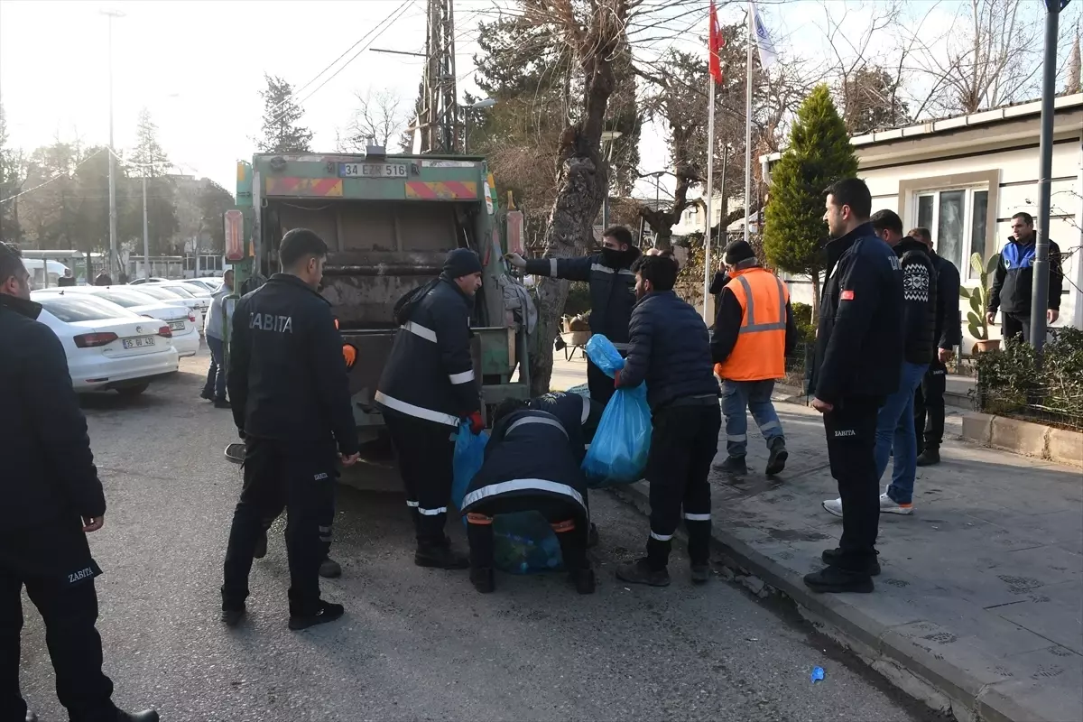 Siverek'te Son Kullanma Tarihi Geçmiş 5 Ton Gıda Ürünleri İmha Edildi