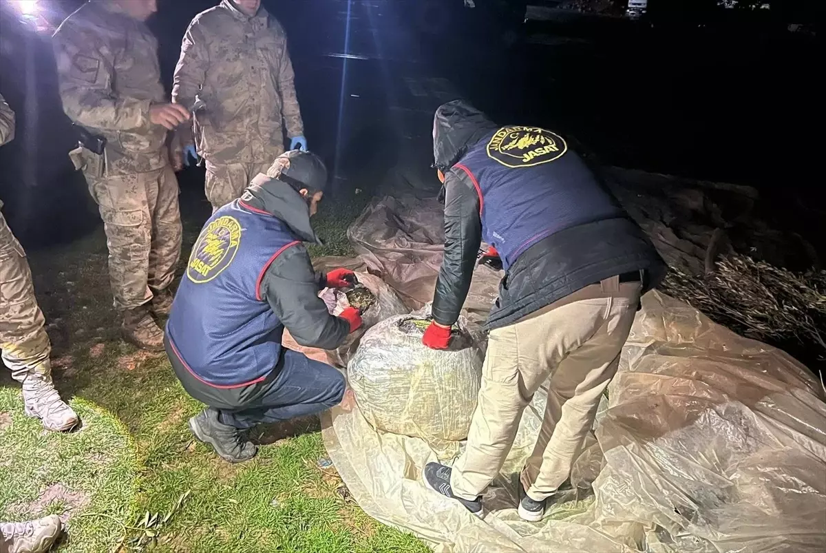 Şanlıurfa’da Suruç ve Akçakale’de Uyuşturucu Operasyonu: 20 kg Esrar Ele Geçirildi