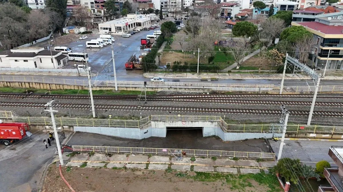 Şiddetli Yağışta Alt Geçitte Mahsur Kalan Kamyonet Sürücüsü Hayatını Kaybetti
