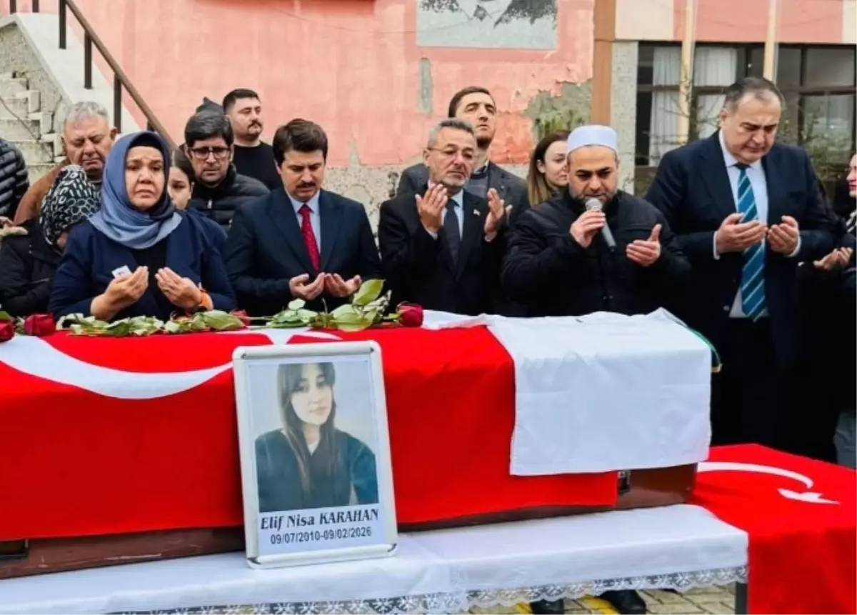 Bursa İznik'te TIR ve Otomobil Çarpışması: 16 Yaşındaki Lise Öğrencisi Elif Nisa Karahan Hayatını Kaybetti