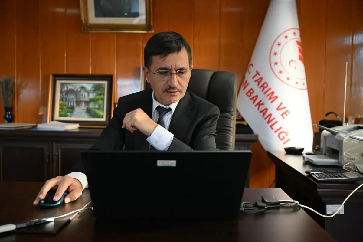 Doç. Dr. Adnan Tülek'ten Yılın Kareleri Oylamasında Seçkin Fotoğraflar