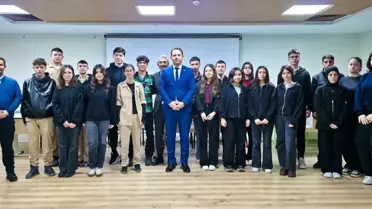 Yarışma sahasında gençler