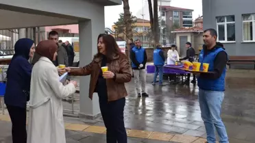 Sıcak çorba ikramı sırasında çekilmiş fotoğraf