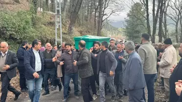 Arama ekibi nehirde çalışıyor