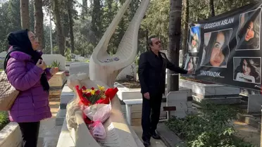 Tarsus mezarında Özgecan Aslan anısı