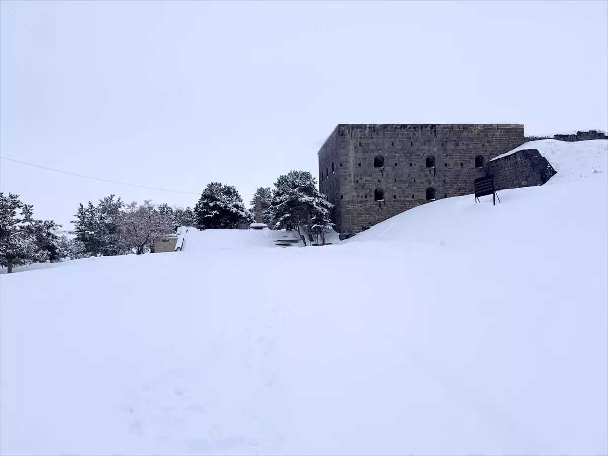 Erzurum’da Karla Örtülmüş Aziziye Tabyaları Tarihi Dokunuşlarla Gözler Önünde
