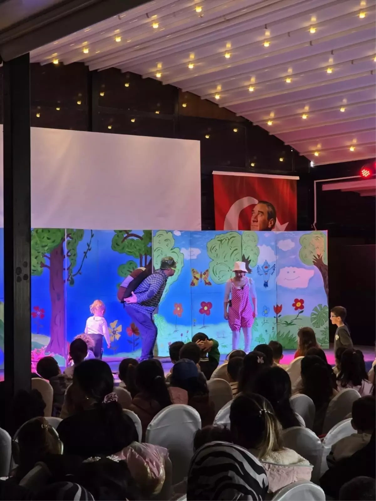 Gökçeada’nın Sihirli Ormanında Tiyatro Coşkusu