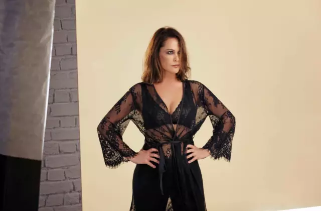 Hülya Avşar’ın sahne arkası fotoğrafı