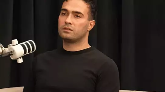 Mert Demir'in gülümseyen fotoğrafı