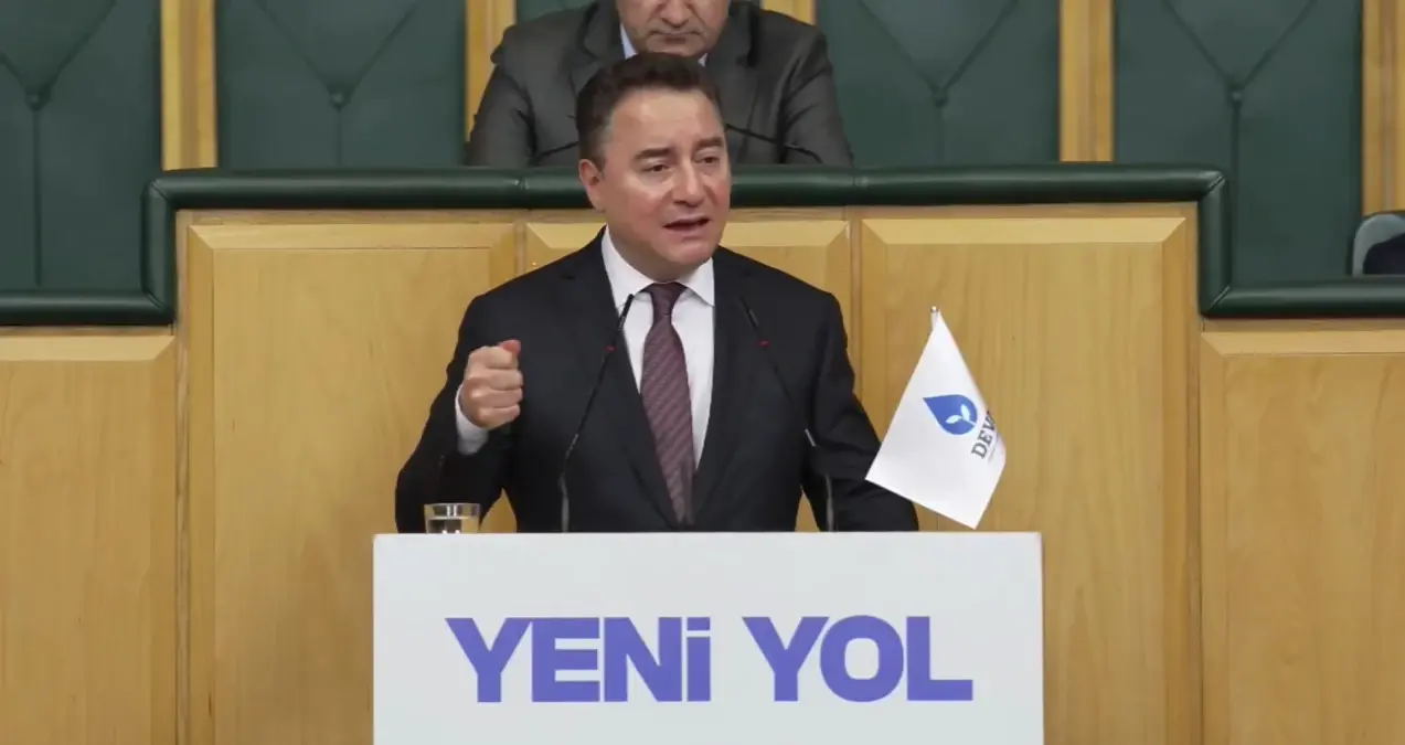 Babacan'dan Kadınların Giyimine Yönelik Siyasi Eleştiri