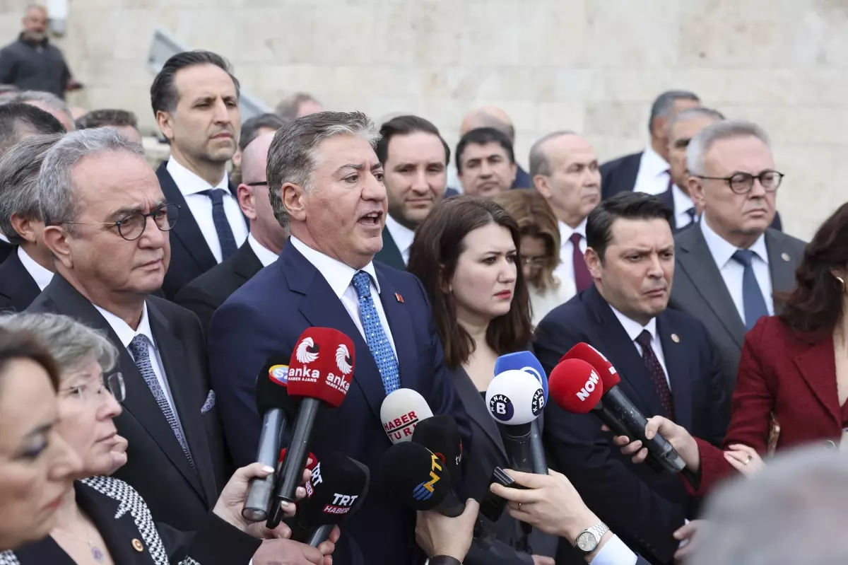 CHP'li Murat Emir, Yeni Bakanların Yemin Törenindeki Çatışma Hakkında Açıklama Yaptı