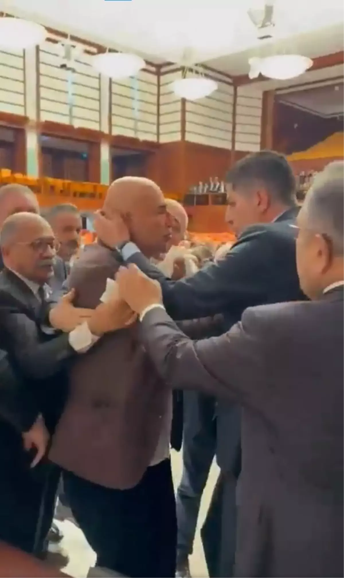 TBMM'de Şiddetli Çekişme: Mahmut Talan'ın Osman Gökçek'e Yönelik “Döveceğim” İfadesi