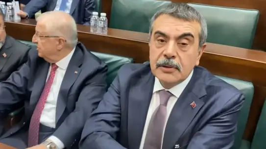 Bakan Tekin, Özel'in Açıklamalarını Kınadı: Çocuklar İçin Rol Model Olma Çağrısı