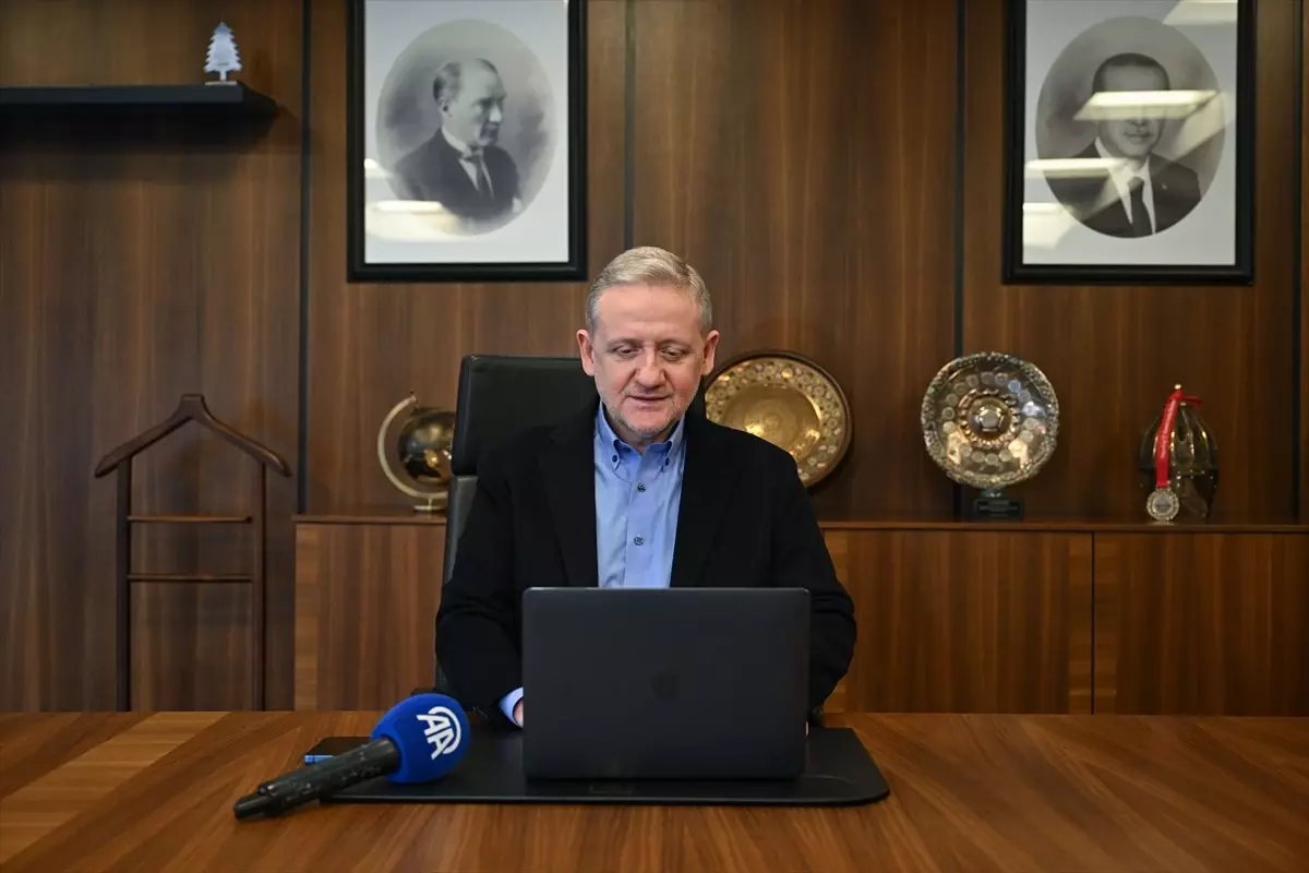 Başakşehir FK Başkanı Göksel Gümüşdağ, Yılın Kareleri Fotoğraf Yarışmasına Oy Verdi