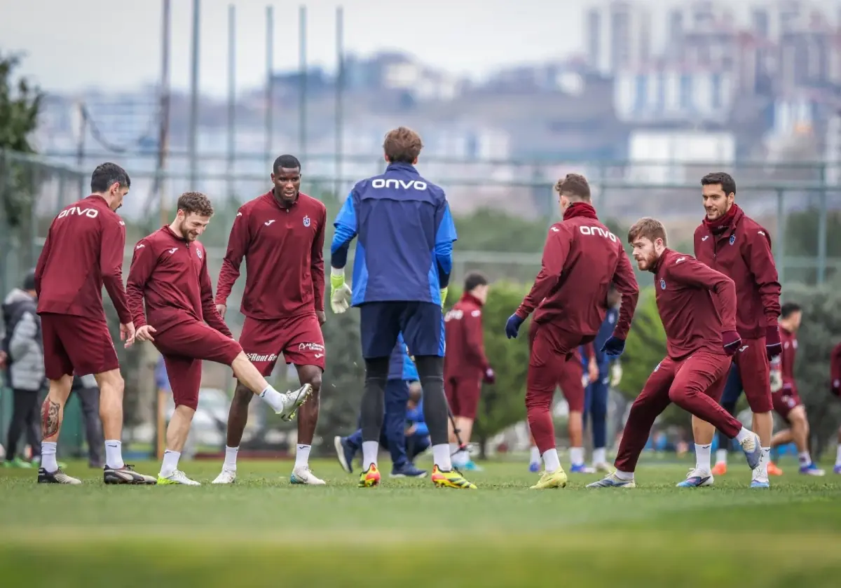 Trabzonspor, Fenerbahçe Maçına Hazırlıklarını Hızlandırıyor: Antrenmanda Taktik Çalışmaları