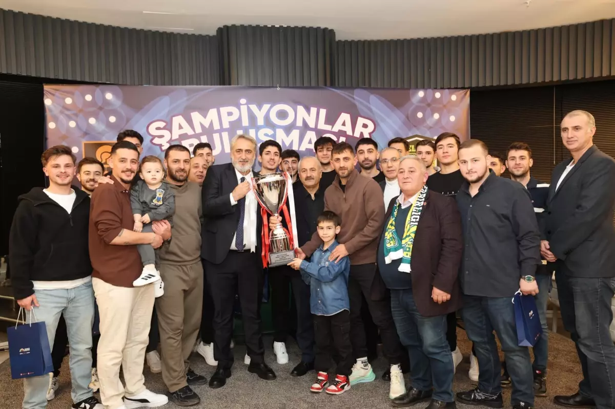 Gebze Anibal Spor ve Pelitli Gençlerbirliği Çifte Şampiyonluğun Coşkusunu Yaşadı