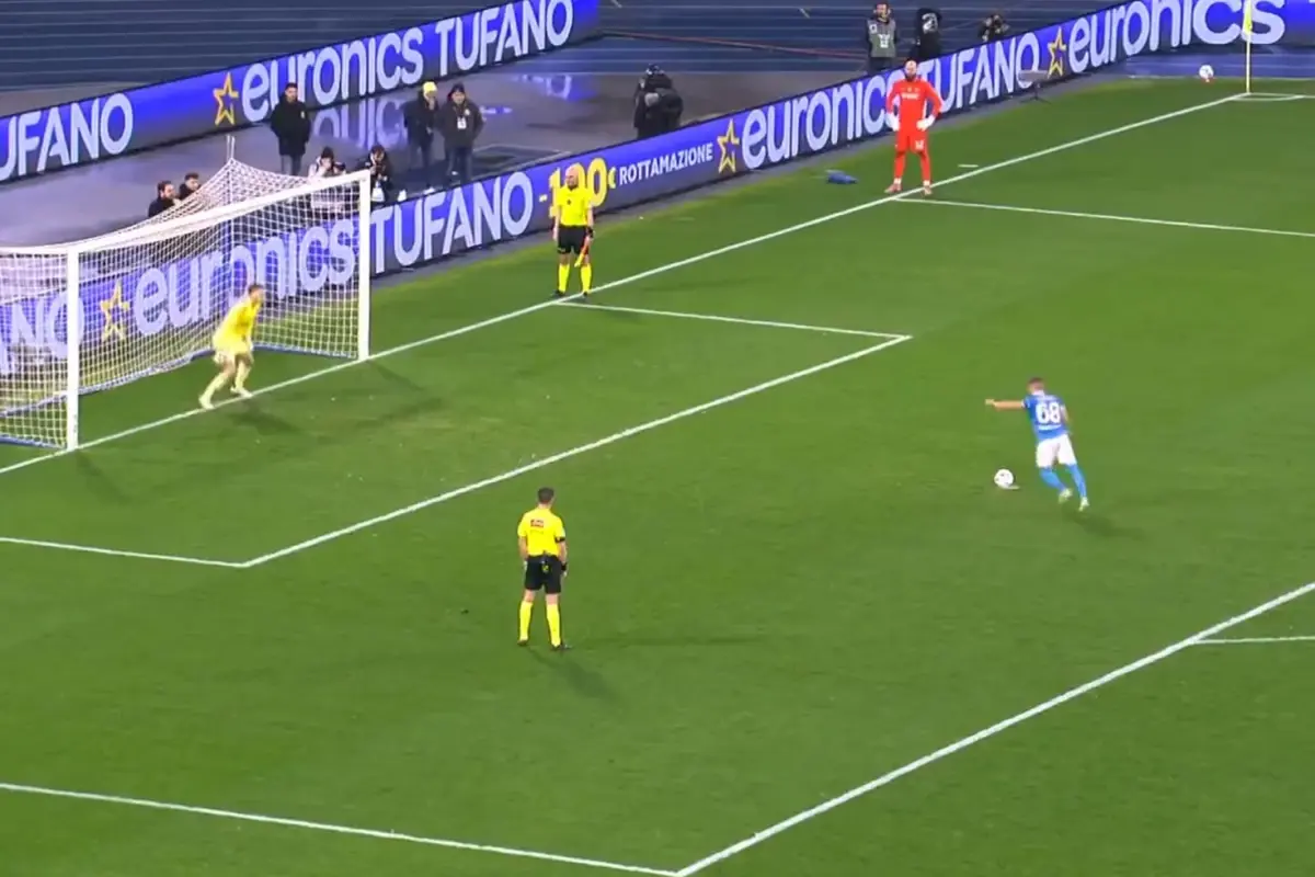 Como, Napoli'yi Penaltılarla Eleyerek İtalya Kupası'nda Yarı Finale Yükseldi