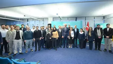 Ersoy'un öğrencilerle bir arada olduğu an