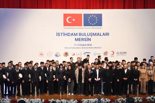 Stantlarda sergilenen iş ilanları