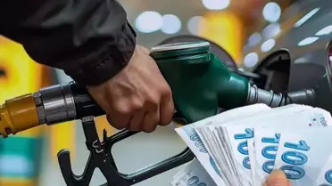 Petrol tankı ve fiyat tabelası
